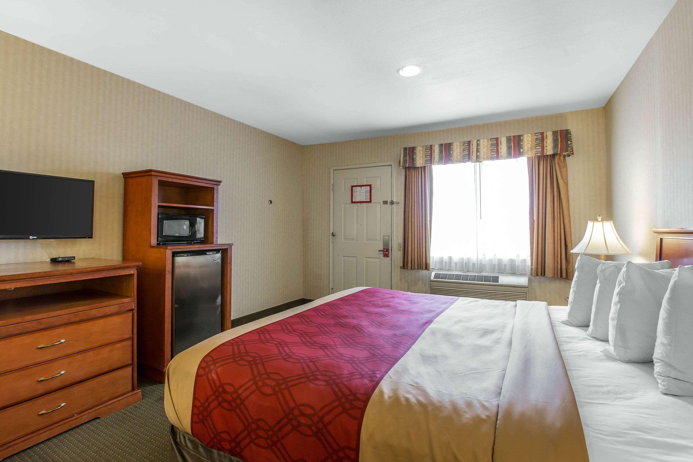 Econo Lodge Inn & Suites Riverside - Corona Exteriör bild