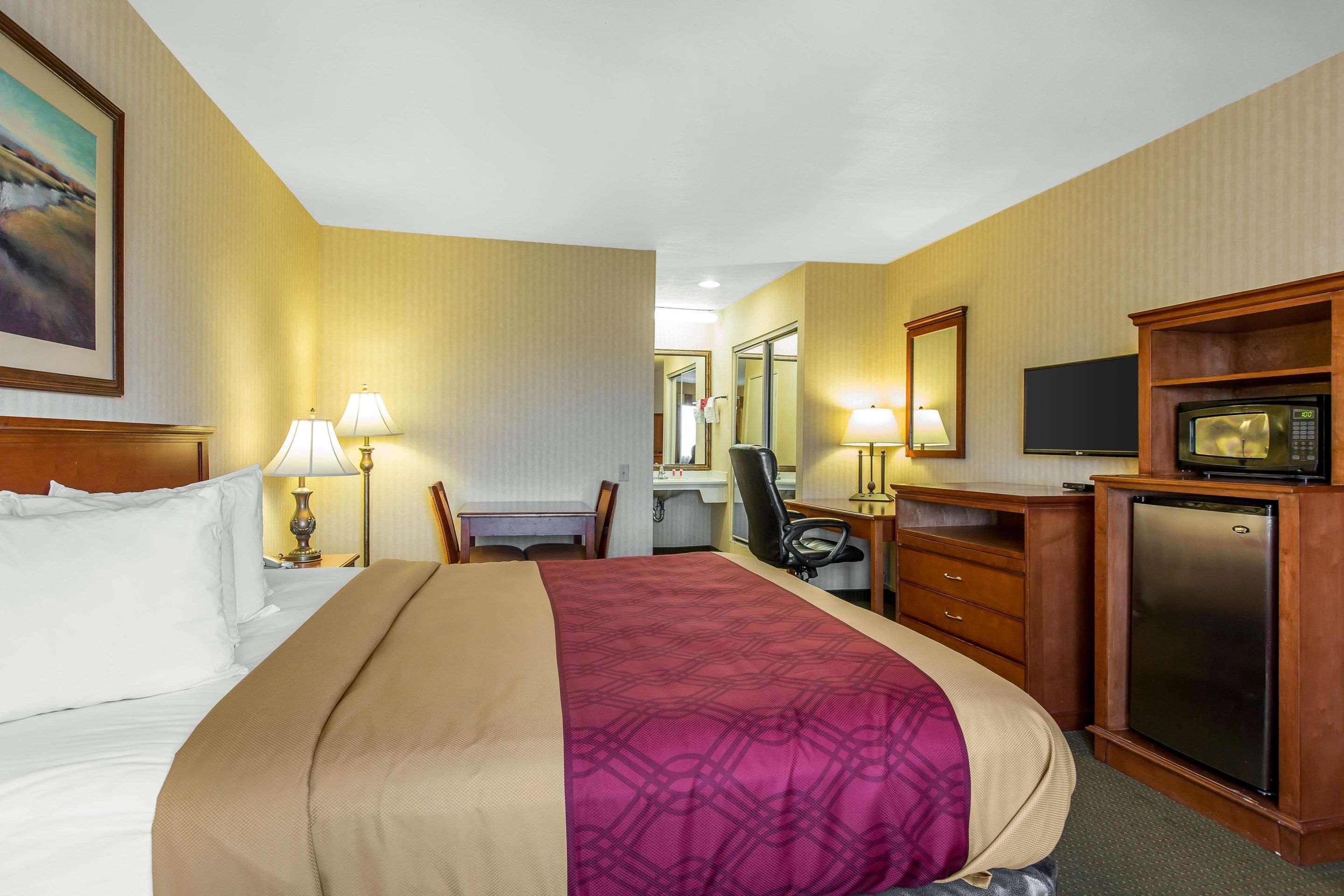 Econo Lodge Inn & Suites Riverside - Corona Exteriör bild