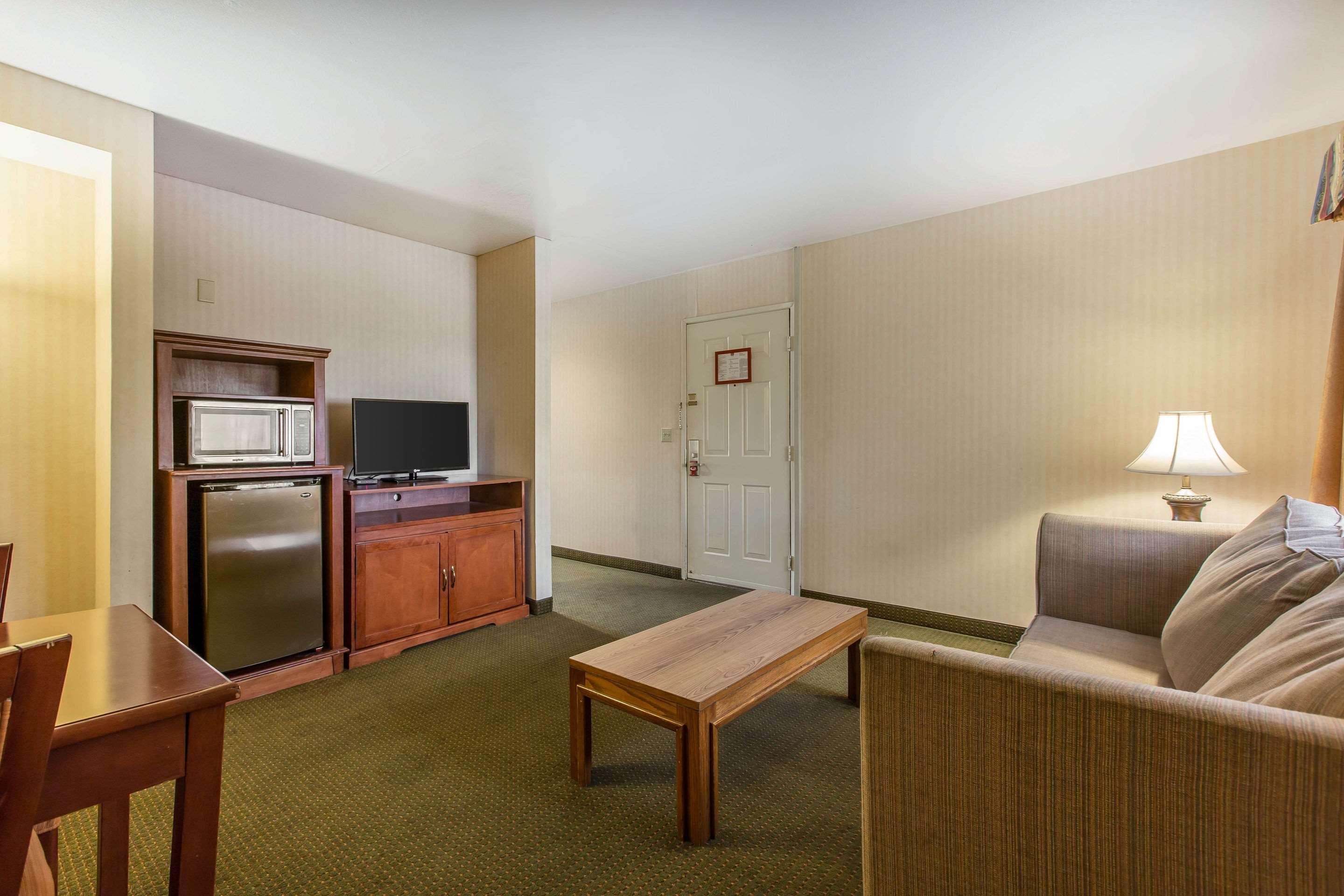 Econo Lodge Inn & Suites Riverside - Corona Exteriör bild