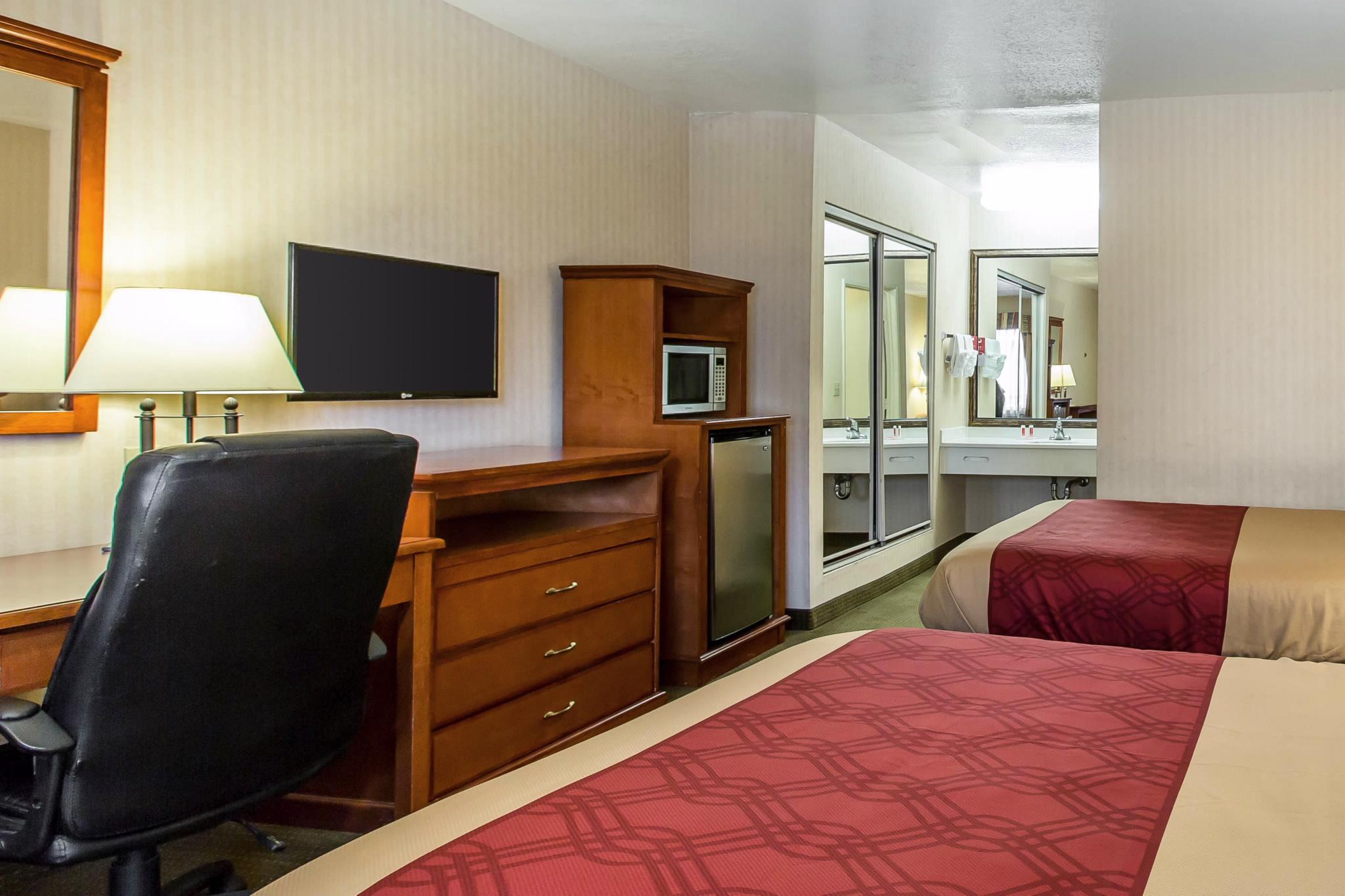 Econo Lodge Inn & Suites Riverside - Corona Exteriör bild